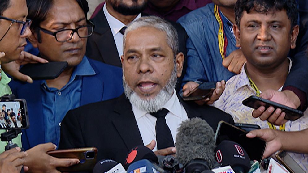 আমি ক্ষুব্ধ, আমি কষ্ট পাচ্ছি: শেখ হাসিনার আইনজীবী