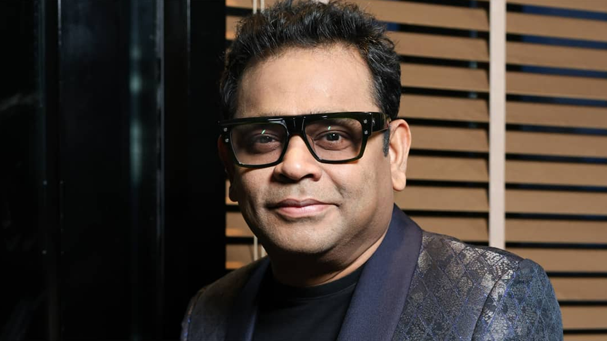 হঠাৎ বুকে ব্যথা নিয়ে হাসপাতালে এ আর রহমান