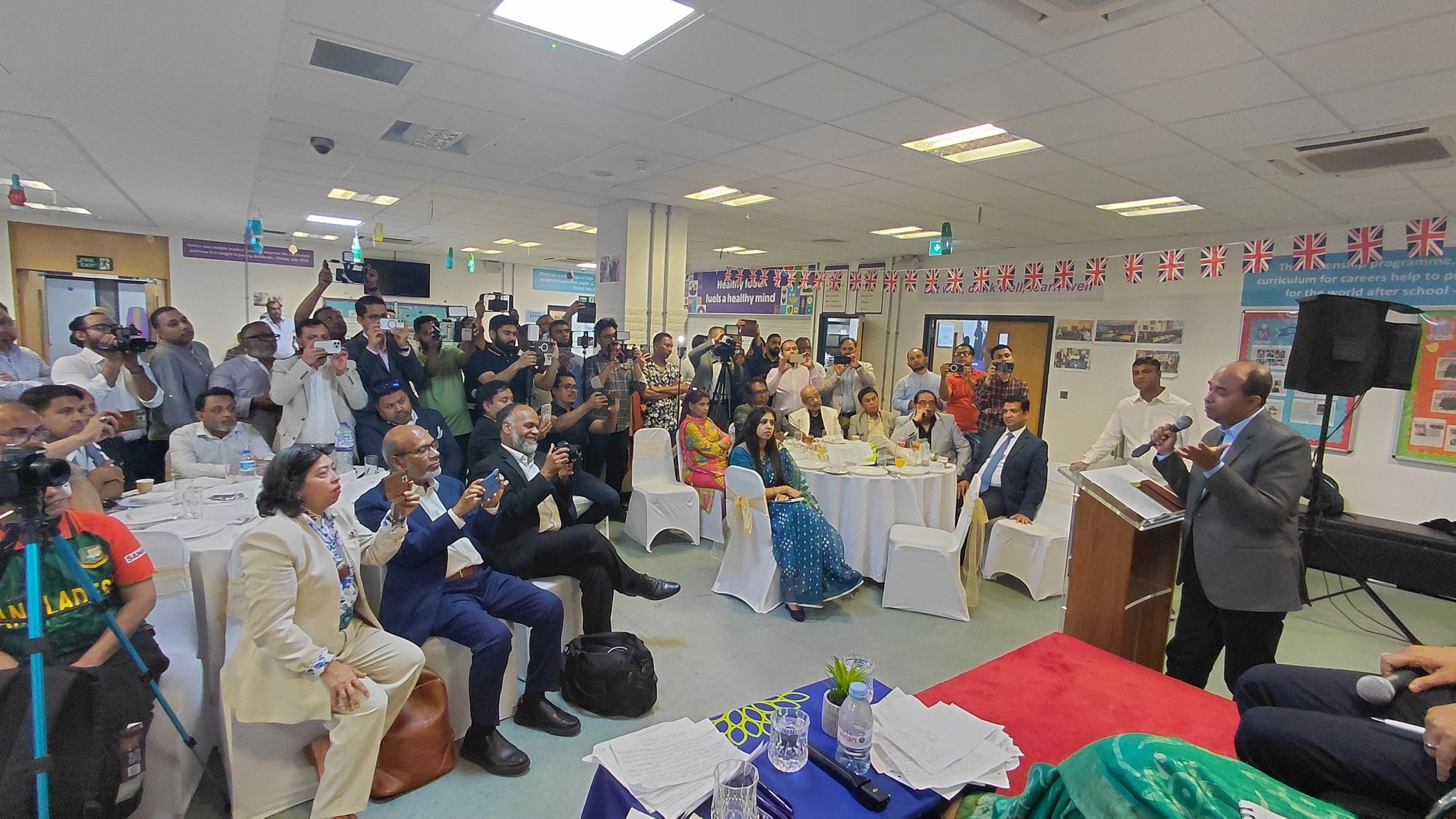 লন্ডনে হাই কমিশনার আবিদা ইসলাম ও প্রেস মিনিস্টার আকবর হোসেনে মুগ্ধ  প্রবাসীরা 