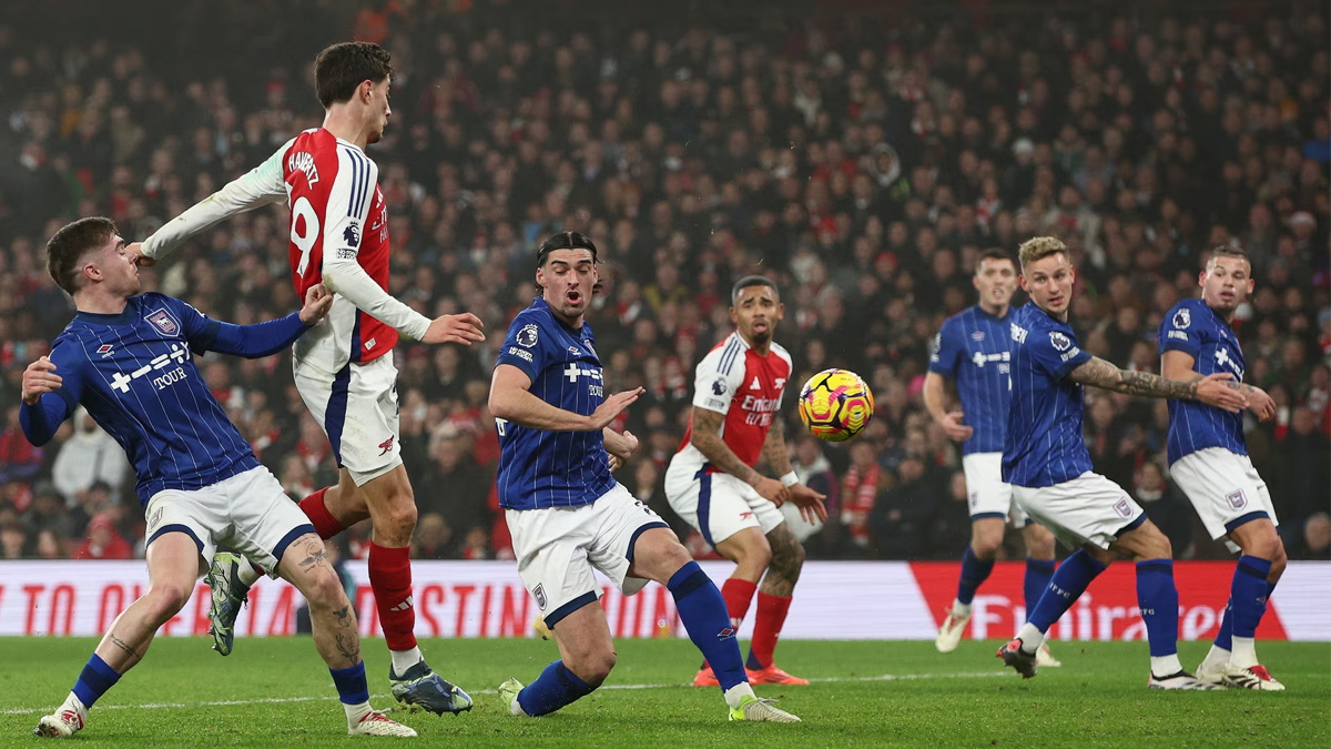 ইপসউইচ টাউনকে ১–০ গোলে হারিয়েছে আর্সেনাল