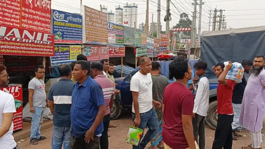 আশুলিয়ায় বাসে যাত্রী তোলা নিয়ে দ্বন্দ্ব, নিহত ১