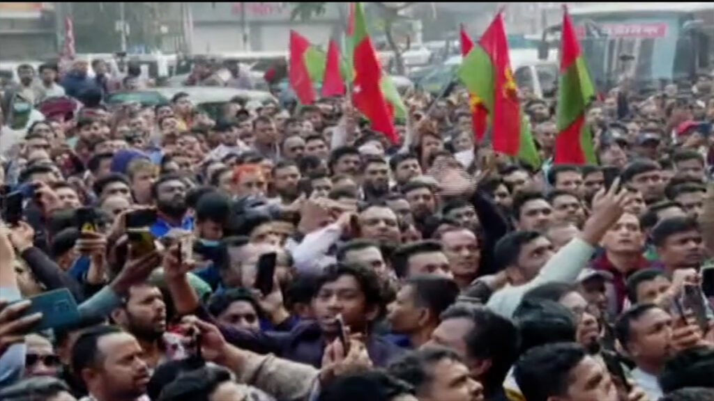 চলছে আগরতলা অভিমুখে বিএনপির ৩ অঙ্গসংগঠনের  লং মার্চ