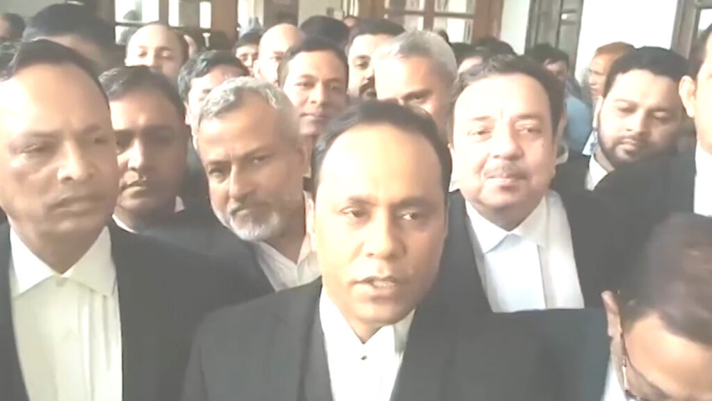 আদালত অবমাননা: বিএনপিপন্থী ৭ আইনজীবীর শুনানি পেছালো