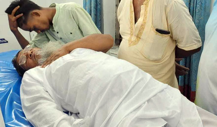 তথ্য উপদেষ্টা মাহফুজ আলমের বাবার ওপর হামলা