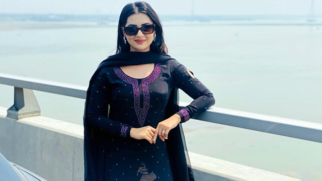 পদ্মা সেতুতে বুবলী, চলছে আলোচনা-সমালোচনা