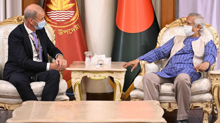 আপনারা চমৎকার কাজ করছেন, ড. ইউনূসকে বিশ্বব্যাংকের ভাইস প্রেসিডেন্ট