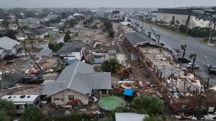 যুক্তরাষ্ট্রে শক্তিশালী ঝড়ে নিহত ৩, বিদ্যুৎ বিচ্ছিন্ন ৬ লাখের বেশি ঘরবাড়ি