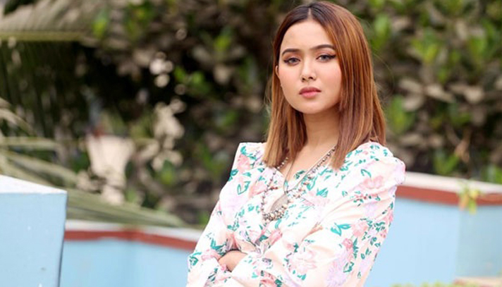 সড়ক দুর্ঘটনায় আহত অভিনেত্রী চমক