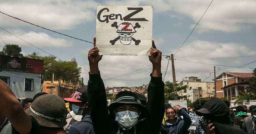 জেন-জি বিক্ষোভের মুখে সরকার ভেঙে দিলেন মাদাগাস্কারের প্রেসিডেন্ট