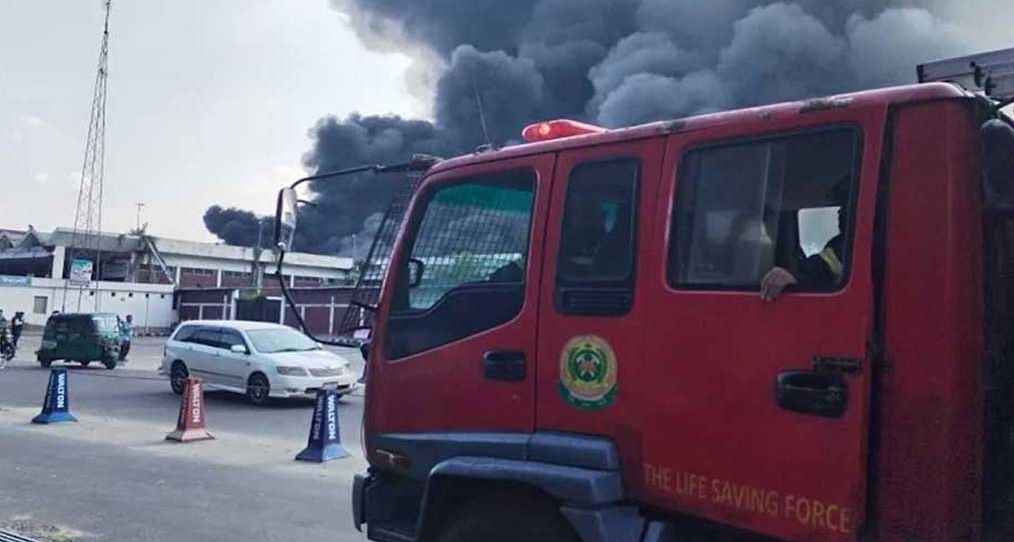 আগুন নেভাতে গিয়ে ১৫ আনসার সদস্য আহত