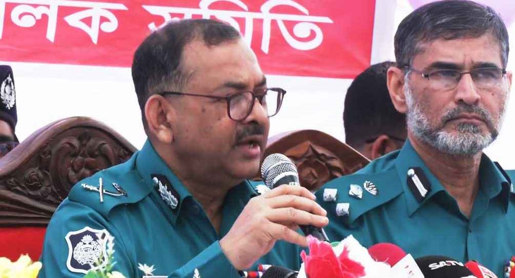 ছিনতাই ঠেকাতে অস্ত্র পাচ্ছেন ট্রাফিক সার্জেন্টরা: ডিএমপি কমিশনার