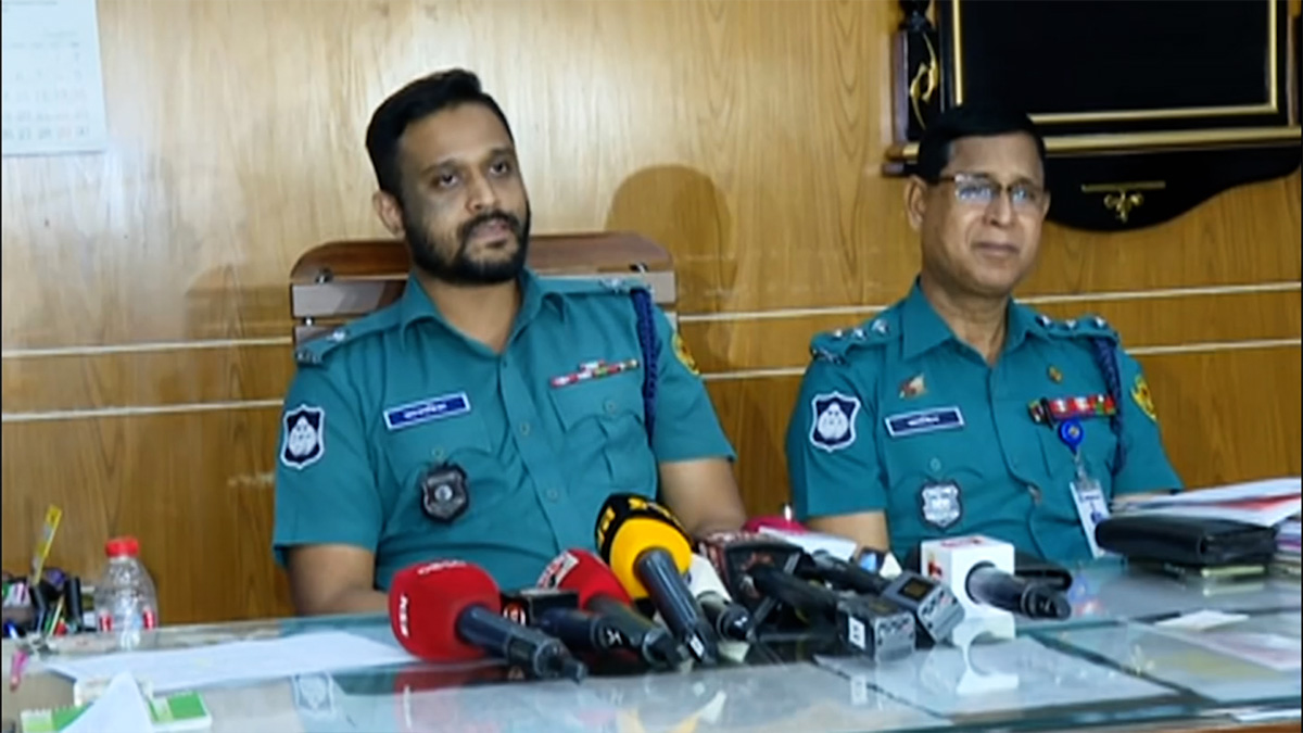 রাজধানীতে বাসায় ঢুকে ডাকাতির অভিযোগে সাবেক সেনা কর্মকর্তাসহ গ্রেফতার ৪