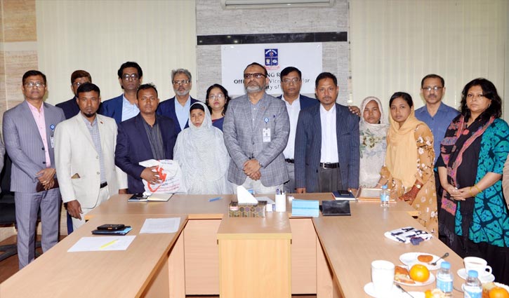 শহীদ আবু সাঈদ ও ওয়াসিমের ব্যবহৃত জিনিস হস্তান্তর