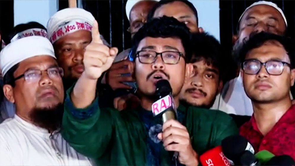 শিক্ষকদের দাবি না মানলে ঝড় হবে, সেটা সামাল দিতে পারবেন না: ডাকসু ভিপি