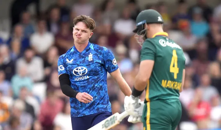 অভিষেকেই দুঃস্বপ্ন, লজ্জার রেকর্ড গড়লেন ইংলিশ পেসার সনি বেকার