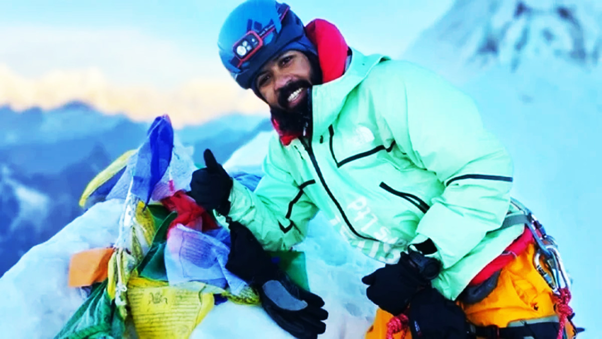 পঞ্চম বাংলাদেশি হিসেবে এভারেস্ট জয় করলেন বাবর আলী