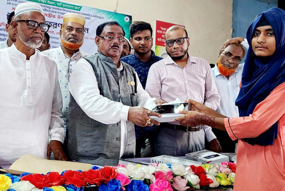 বিদেশ থেকে আর এক ছটাক চালও আমদানি করতে হবে না: খাদ্যমন্ত্রী