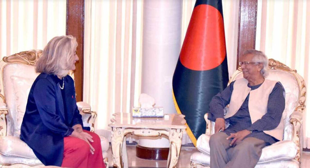 প্রধান উপদেষ্টার সঙ্গে ফ্রান্স, কানাডা ও মালয়েশিয়ার রাষ্ট্রদূতের সাক্ষাৎ