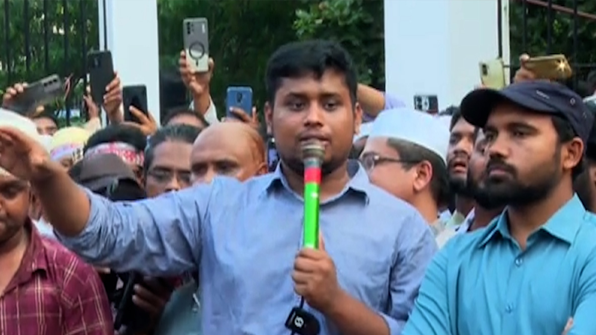 শিক্ষকদের দাবি মেনে নেওয়ার আহ্বান হাসনাত আবদুল্লাহর