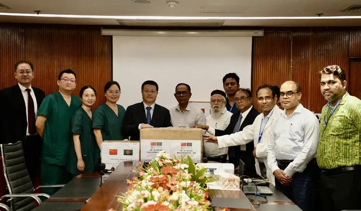 বাংলাদেশকে জরুরি চিকিৎসা সরঞ্জাম দিল চীন