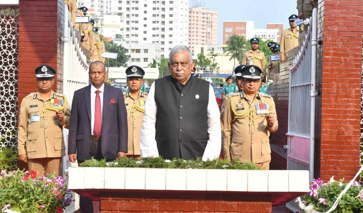 স্বাধীনতা দিবসে শহীদ পুলিশ সদস্যদের প্রতি স্বরাষ্ট্রমন্ত্রী-আইজিপির শ্রদ্ধা