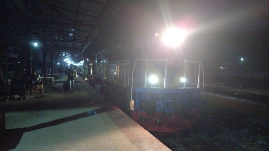 চলন্ত ট্রেনে সন্তানের জন্ম, নবজাতক ও মা দুজনেই সুস্থ