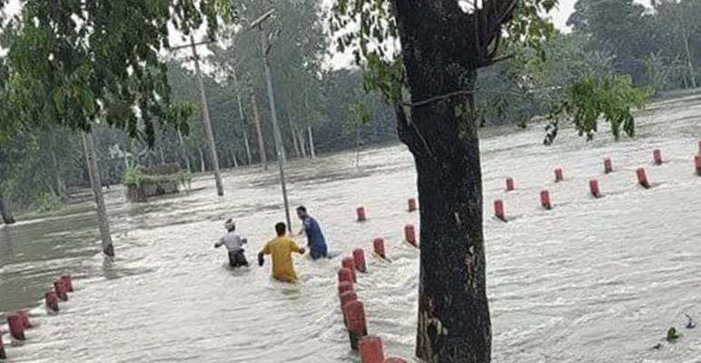 বন্যার পানিতে গোসল, ৪ জনের মৃত্যু 