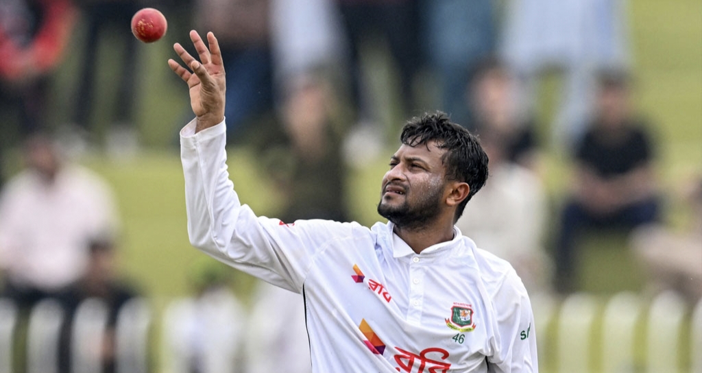 বাঁহাতি স্পিনার হিসেবে সাকিবের বিশ্বরেকর্ড