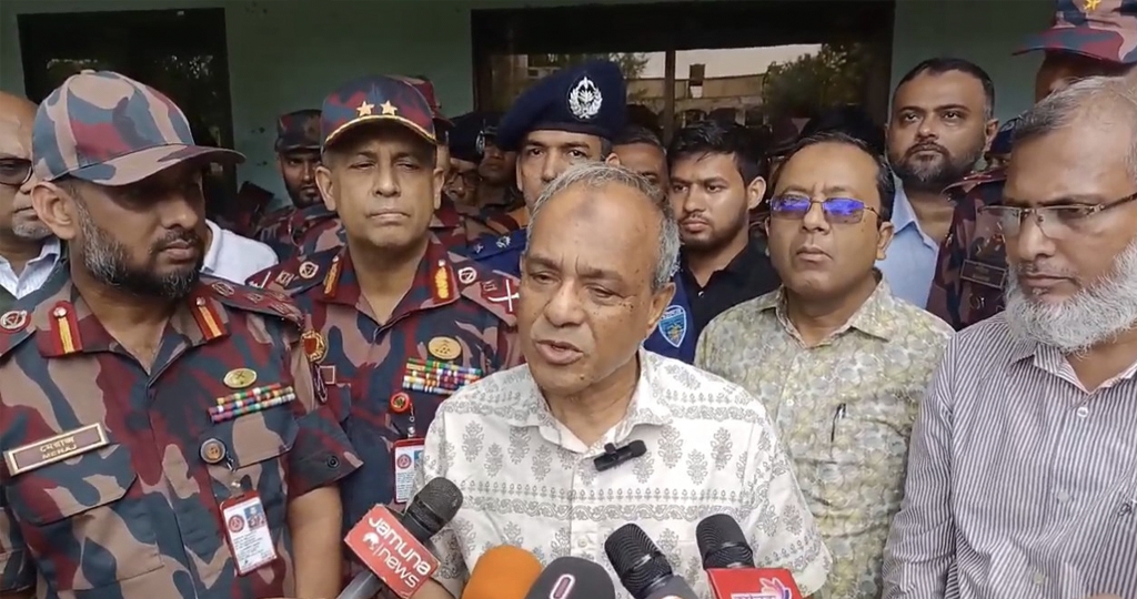 বন্যায় ক্ষতিগ্রস্তদের পুনর্বাসন করা হবে: স্বরাষ্ট্র উপদেষ্টা