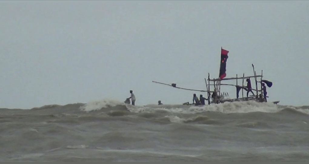 কক্সবাজারে ১৩ ফিশিং ট্রলারসহ ৫ শতাধিক জেলে নিখোঁজ