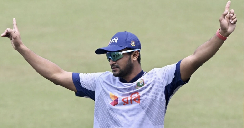 দেশে ফিরছেন সাকিব