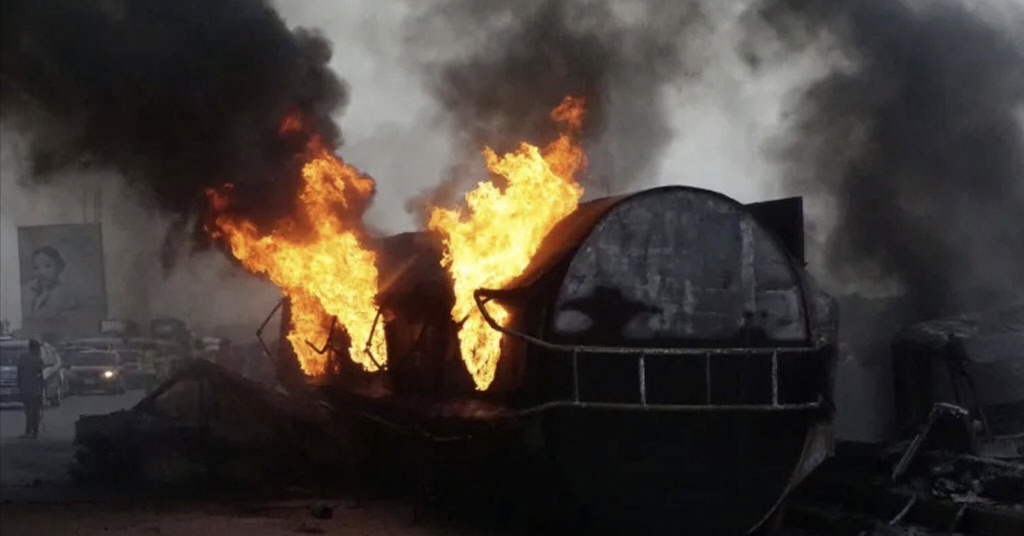 নাইজেরিয়ায় জ্বালানি ট্যাঙ্কারে বিস্ফোরণ, নিহত ৯০