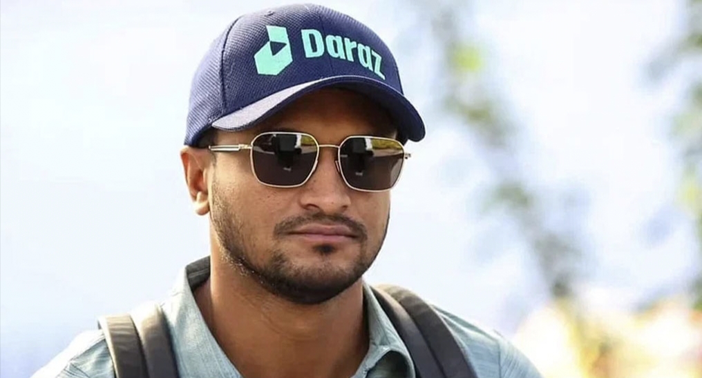 দেশে ফিরছেন না সাকিব