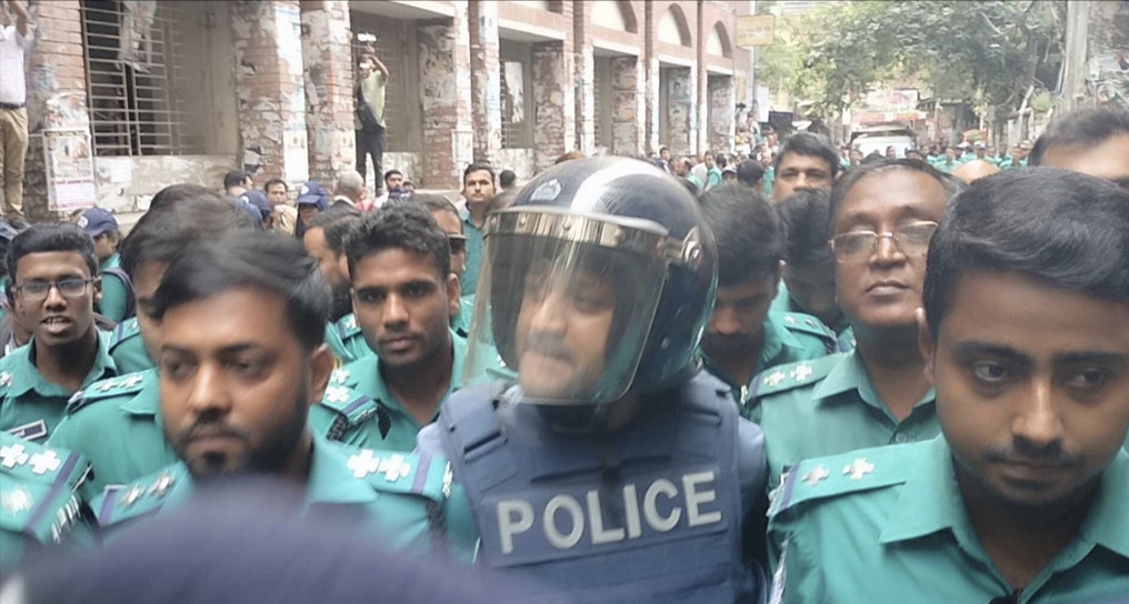 ব্যারিস্টার সুমন ৫ দিনের রিমান্ডে