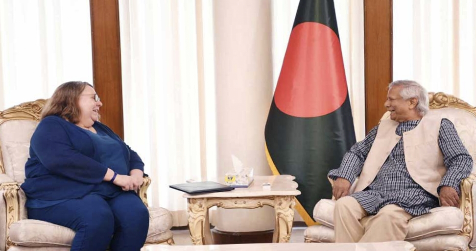 প্রধান উপদেষ্টার সঙ্গে মার্কিন চার্জ দ্য অ্যাফেয়ার্সের সাক্ষাৎ