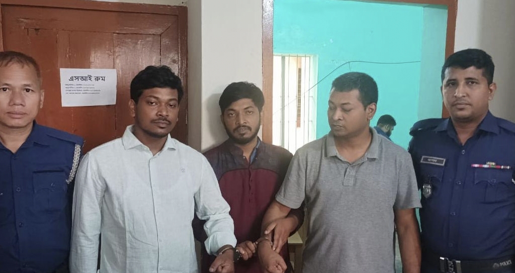 সেনাসদস্যকে পেটানোর ঘটনায় সুপ্রিম কোর্টের আইনজীবীসহ গ্রেপ্তার ৩ 