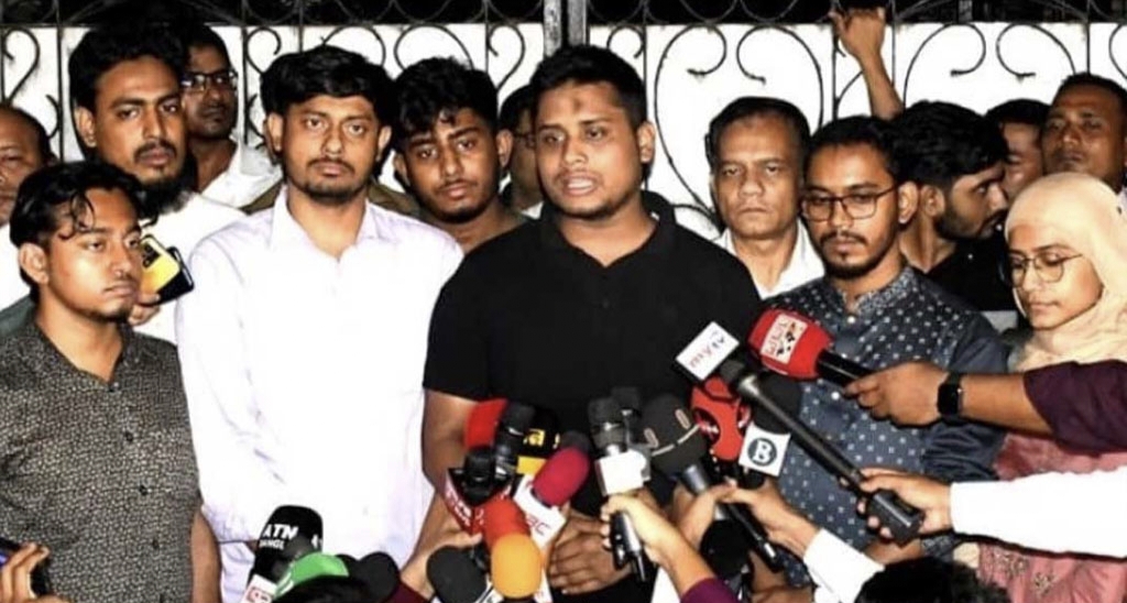 রাষ্ট্রপতির অপসারণসহ ৩ বিষয়ে আলোচনা হয়েছে বিএনপির সঙ্গে: হাসনাত 