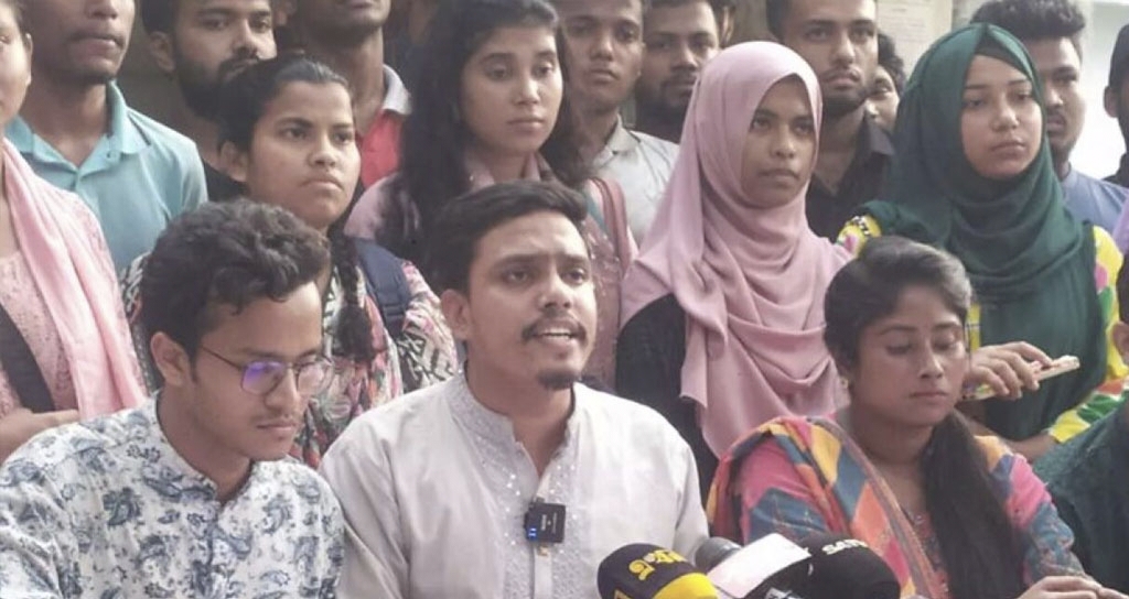 প্রেস সচিবের বক্তব্য প্রত্যাখ্যান, নতুন কর্মসূচি সাত কলেজ শিক্ষার্থীদের