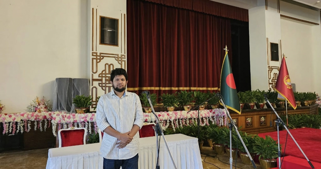 বঙ্গভবন থেকে সরানো হলো শেখ মুজিবের ছবি