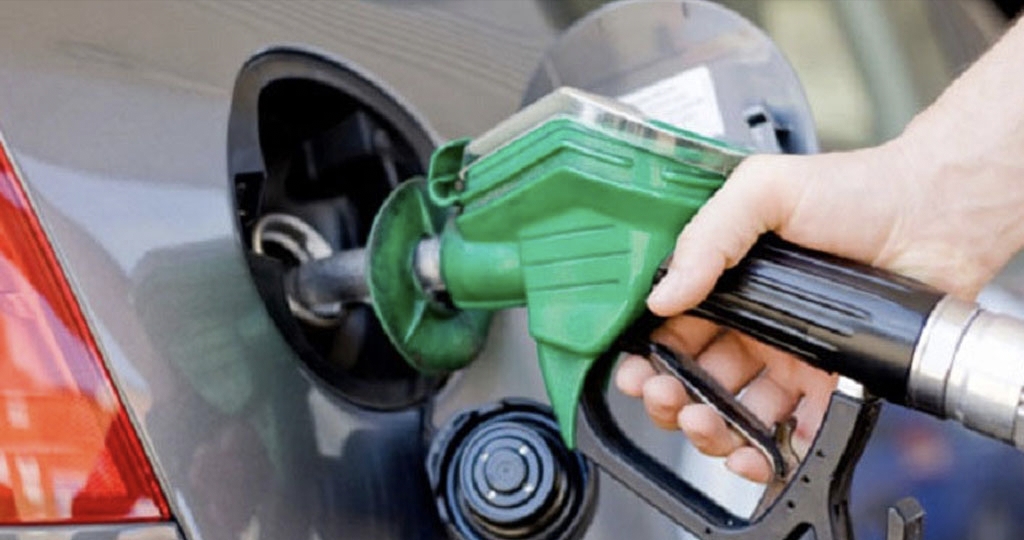 বিশ্ব বাজারে জ্বালানি তেলের দাম আরও কমলো