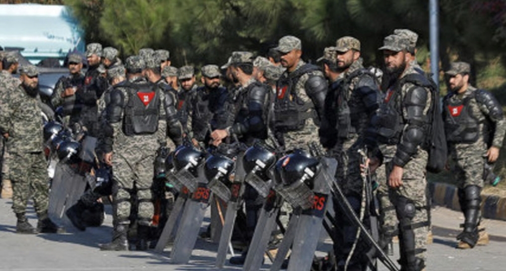 বিক্ষোভে উত্তাল পাকিস্তানে নিহত আরও ৫, সেনা মোতায়েন