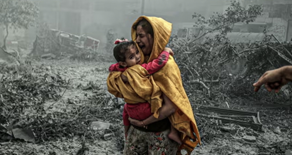 গাজার হাসপাতাল ও শরণার্থী শিবিরে ইসরায়েলি হামলা, নিহত অর্ধশতাধিক 