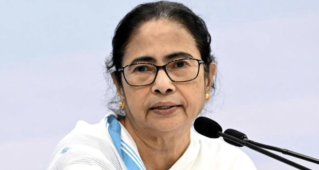 আমরা বসে ললিপপ খাবো না: বাংলাদেশ প্রসঙ্গে মমতা 