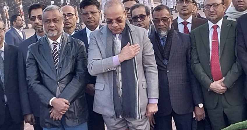 জাতীয় স্মৃতিসৌধে প্রধান বিচারপতির শ্রদ্ধা