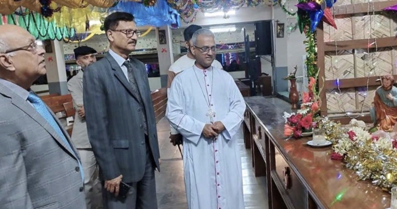 চার্চে গিয়ে শান্তির বার্তা দিলেন পররাষ্ট্র উপদেষ্টা