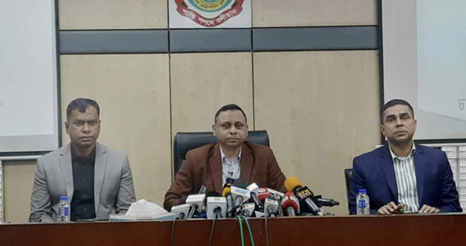 অপরাধী গ্রেপ্তারে কোনো রক্তচক্ষুকে ভয় পাই না: ডিবিপ্রধান 