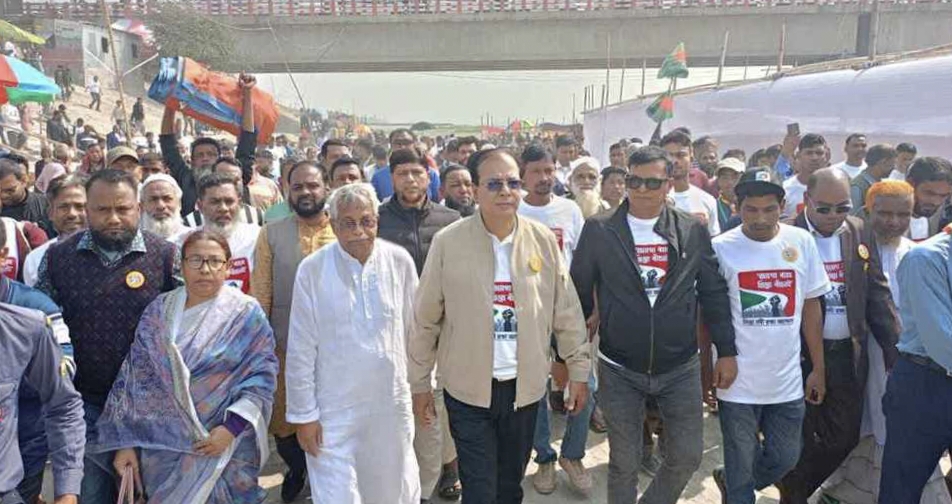 তিস্তাপাড়ে মানুষের ঢল, স্লোগানে স্লোগানে মুখর সমাবেশস্থল