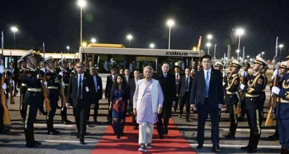 বেইজিং পৌঁছেছেন প্রধান উপদেষ্টা