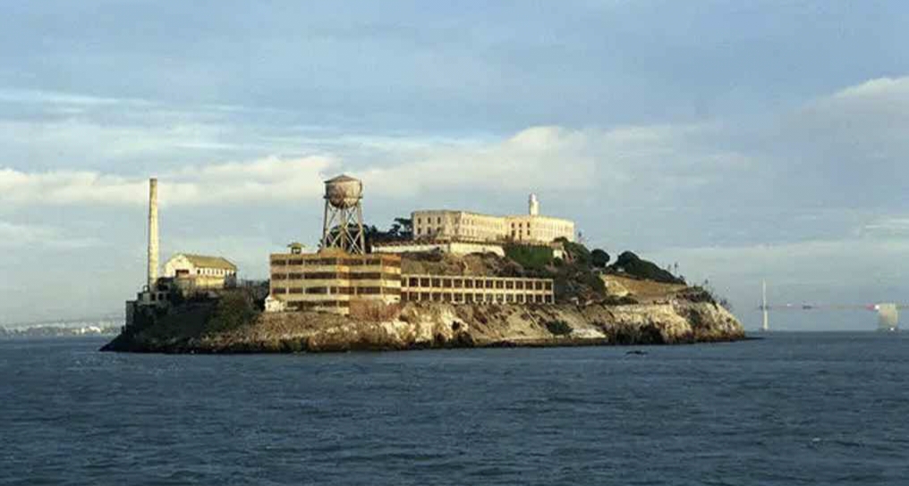 সাগরের মাঝে ভয়ানক আলকাট্রাজ কারাগার ফের চালুর নির্দেশ ট্রাম্পের