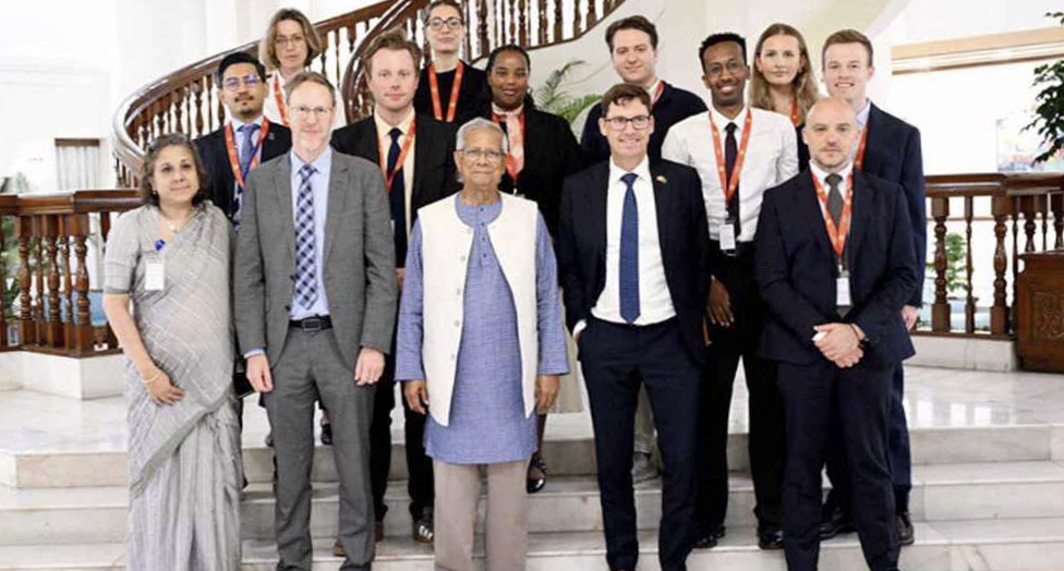 তরুণদের রাজনীতিতে আরও সক্রিয় হওয়ার আহ্বান প্রধান উপদেষ্টার